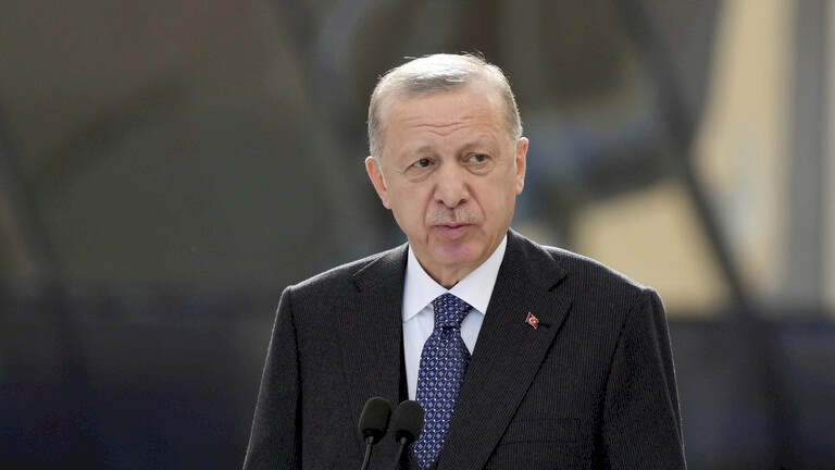 شاهد- صورة أردوغان مع أحفاده للبيع في مزاد علني.. سيبدأ بهذا الثمن!