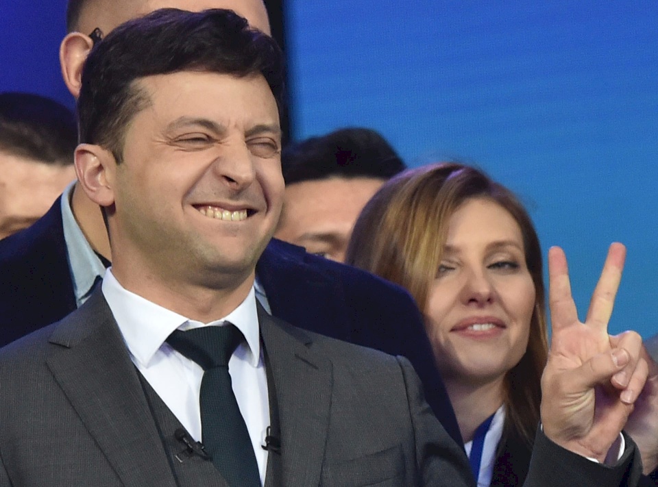 الرئيس الأوكراني.. تنبأ بمستقبله بعد دوره الكوميدي بمسلسل "خادم الشعب"