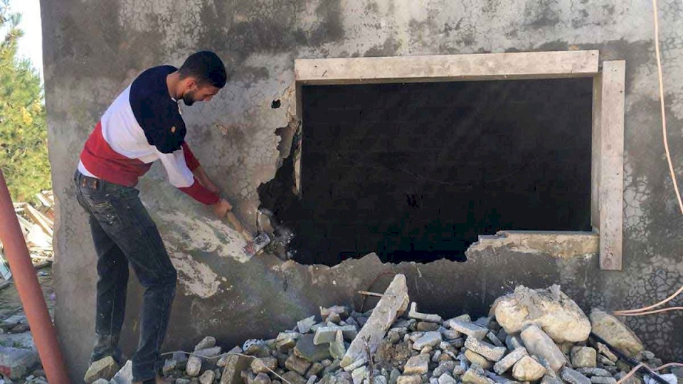 الاحتلال يجبر عائلة في جبل المكبر على هدم منزلها