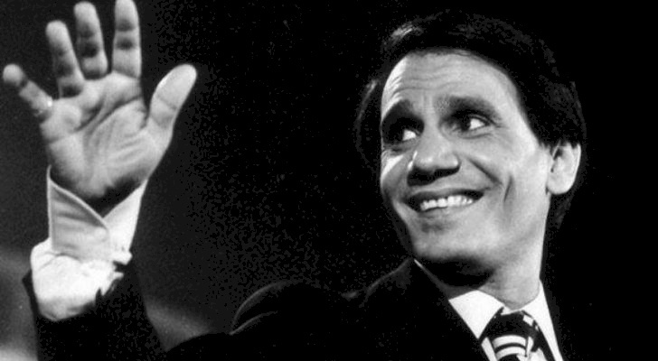 شاهد.. صورة نادرة لـ عبد الحليم حافظ تجتاح مواقع التواصل الإجتماعي