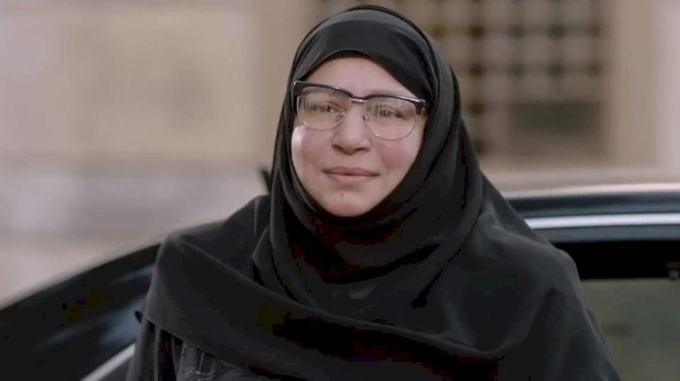 صورة عبلة كامل على مائدة الرحمن تثير البلبلة.. وطليقها يحسم الجدل!