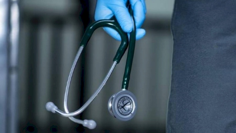 وزارة الصحة تدعو نقابة الأطباء لوقف الإضراب والعودة للعمل فوراً