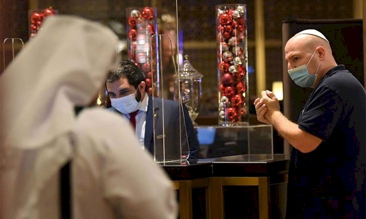 الإمارات تنظم مائدة إفطار جمعت فيها اليهودية والبوذية