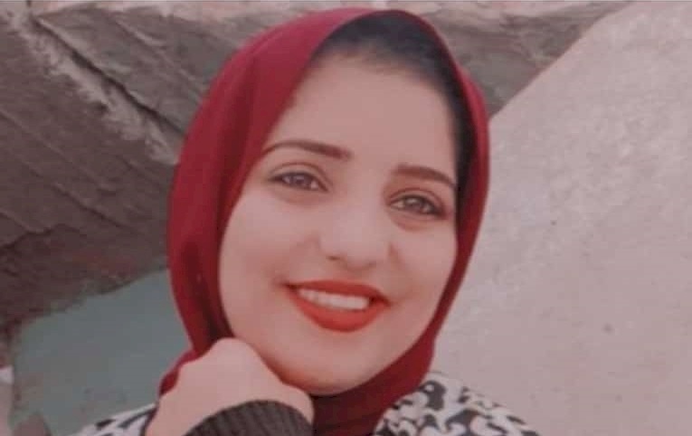 ارتمت في حضن أمها وماتت.. وفاة طالبة مصرية بعد شهر من خطبتها!