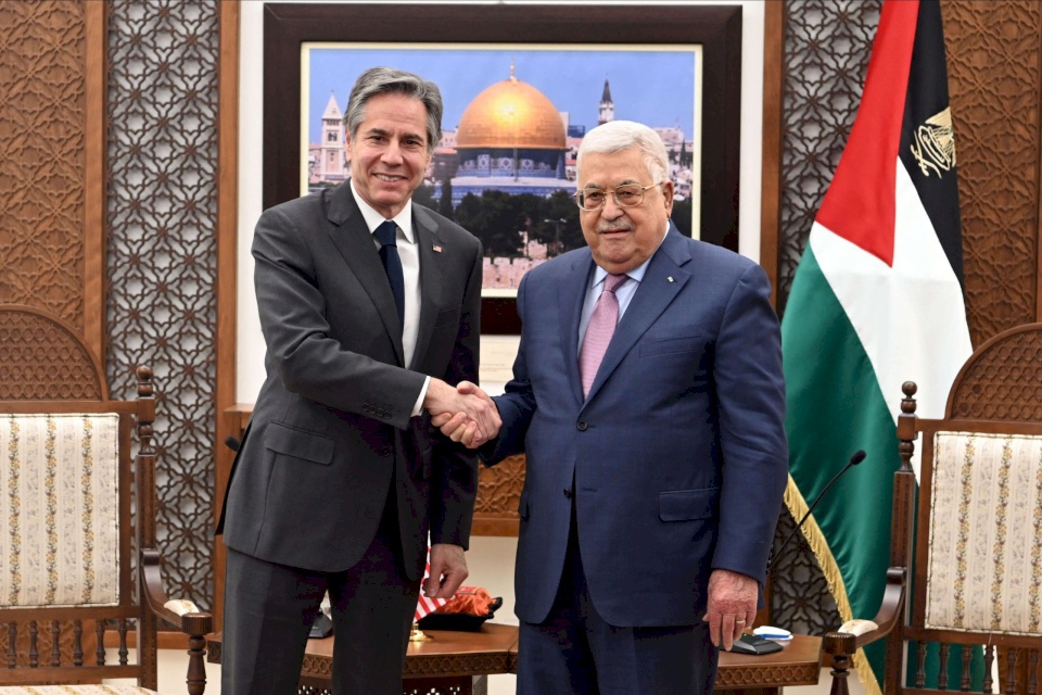 الرئيس عباس يتلقى اتصالا من بلينكن ويبحثا تطورات الأوضاع بالأراضي الفلسطينية