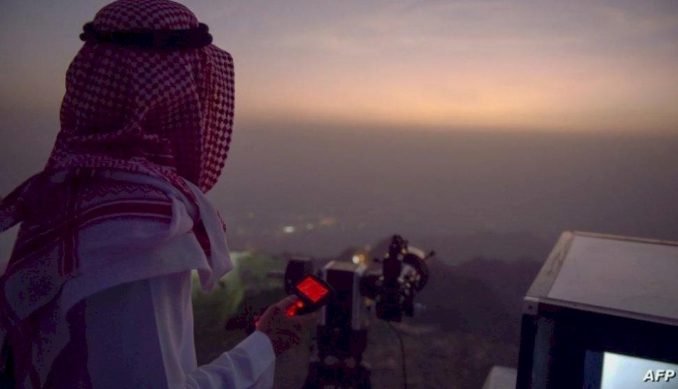 السعودية تعلن رسمياً موعد أول أيام عيد الفطر 2022