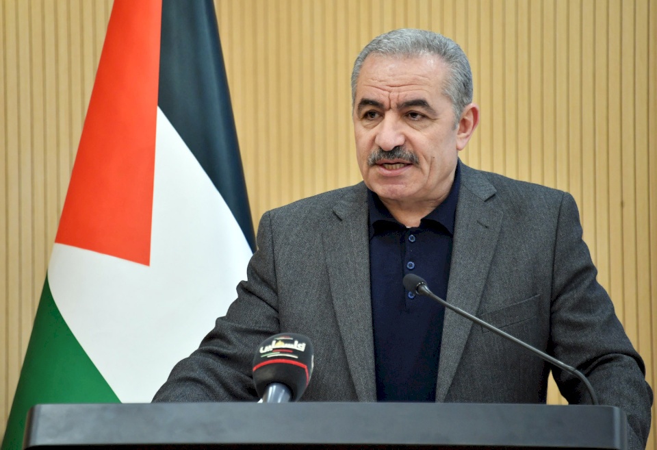 اشتية يدعو لحماية الفلسطينيين من "بطش فائض القوة العمياء"