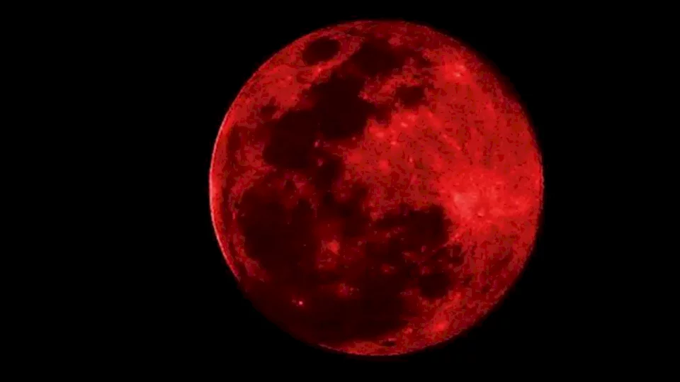 "قمر الدم".. ترقبوا ظاهرة فلكية مبهرة بهذه الدول لـ 5 ساعات