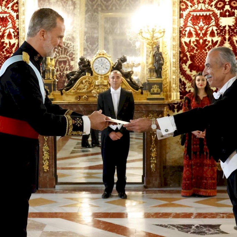 سفير دولة فلسطين يقدّم أوراق اعتماده إلى ملك إسبانيا 