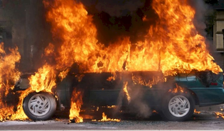 Settlers Burn Vehicle Northwest of Nablus (Video)