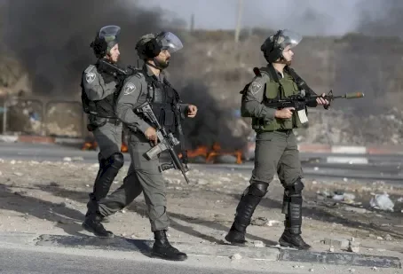 الاحتلال يقتحم مخيم بلاطة شرق نابلس ويحاصر منزلا