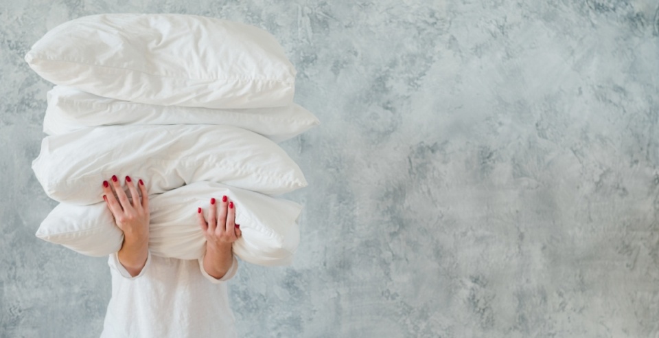 أمريكية تعثر على أموال في وسادة حصلت عليها مجاناً 