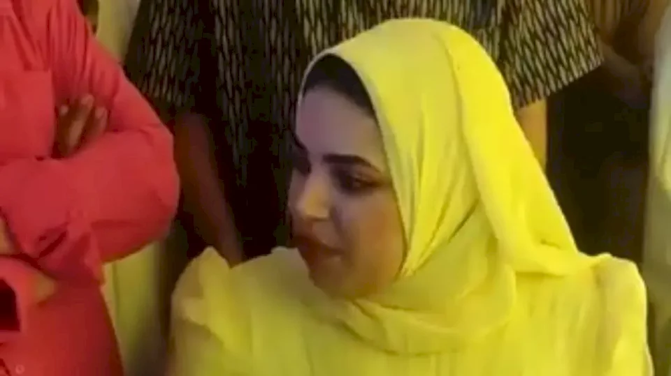 فيديو| حركة غير لائقة.. عروس مصرية تثير جدلاً بشرط خلال الزواج