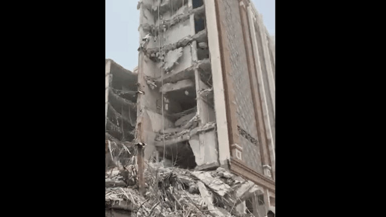 إيران.. ارتفاع عدد ضحايا انهيار مبنى "متروبول"