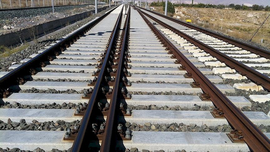 مصرع 10 أشخاص جراء خروج قطار عن سكته وسط إيران