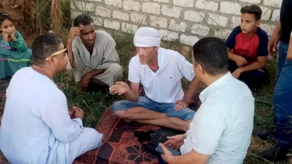 وجدوه في مكان لا يخطر على بال.. سائح بريطاني يختفي لأيام في مصر