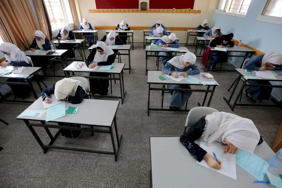 "التربية": تأجيل انطلاق امتحانات الثانوية العامة للقاعات داخل الجدار في القدس إلى الاثنين المقبل