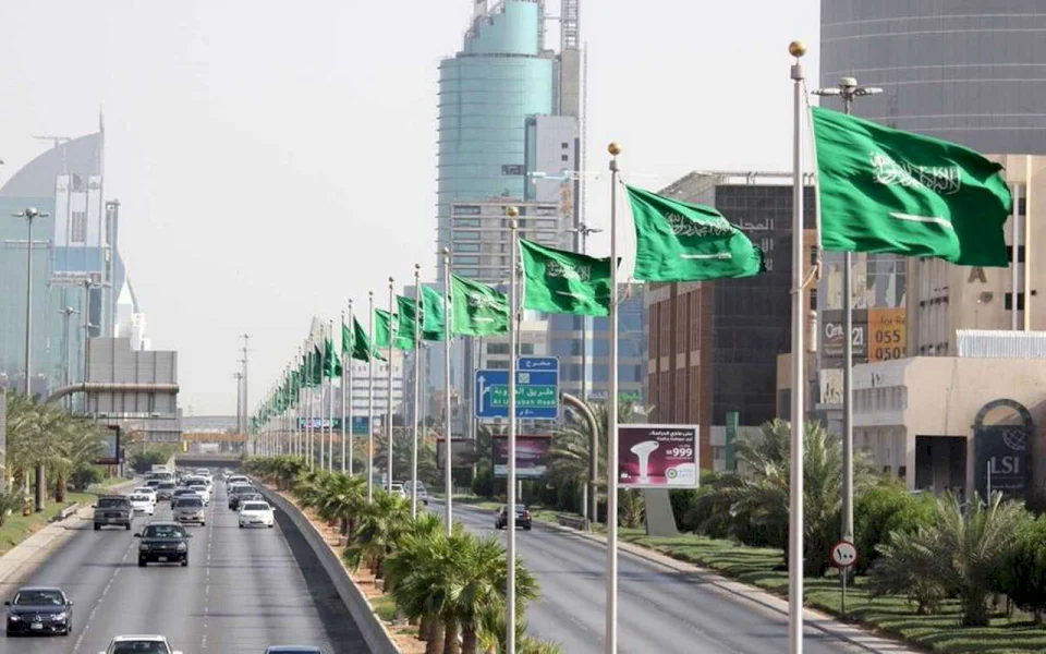 أمر ملكي يتعطيل الدوام والعمل في السعودية غداً احتفالاً بالفوز على الأرجنتين