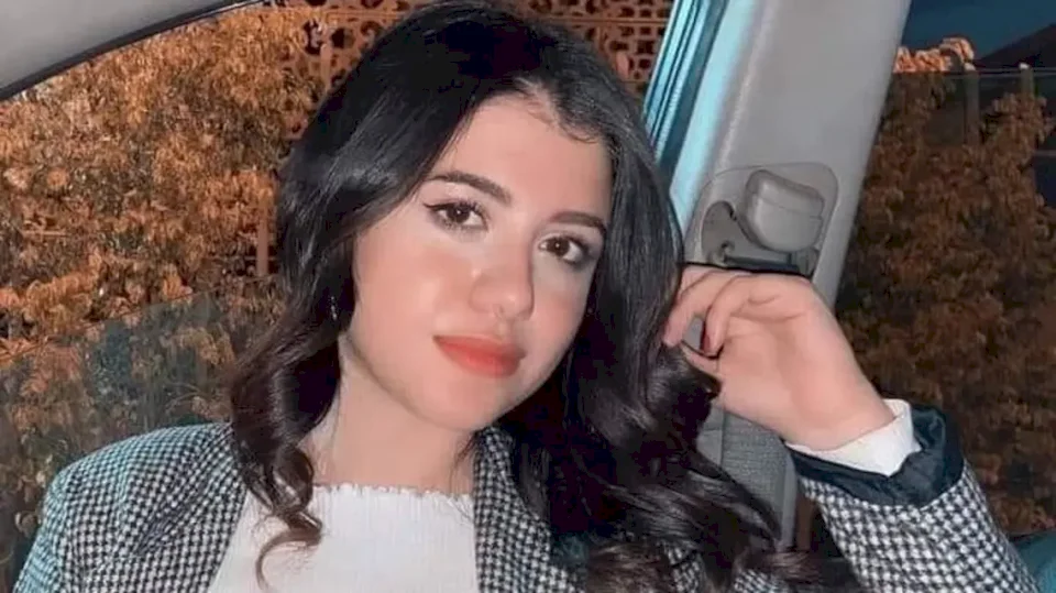 صور| رفضت الزواج منه.. طالب مصري يذبح زميلته أمام بوابة الجامعة