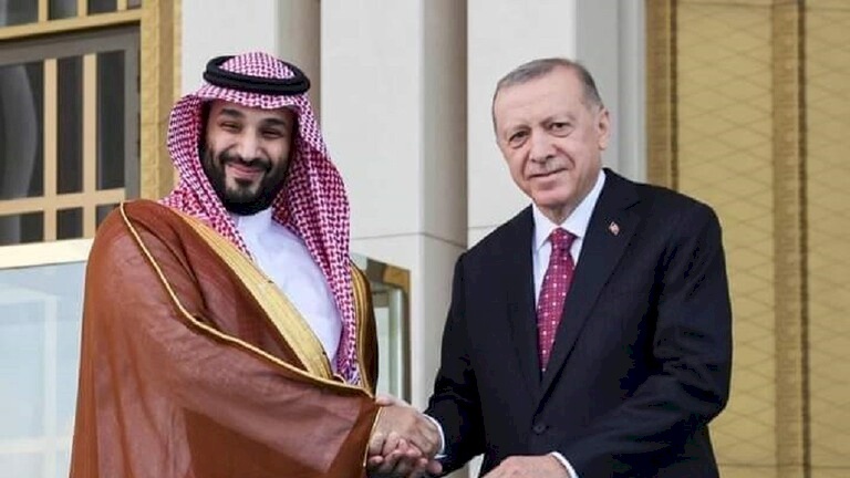 محمد بن سلمان "يكسر القاعدة" في تركيا.. هذا ما فعله (فيديو)