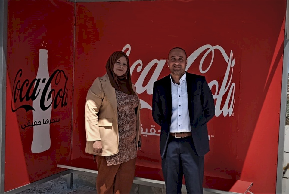 بالتعاون مع بلدية بيت ليد- شركة المشروبات الوطنية كوكاكولا/كابي توفّر مظلات لمواقف الحافلات