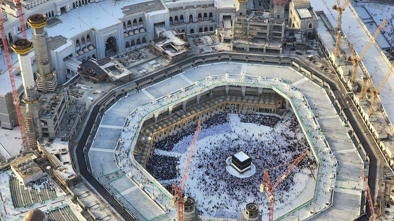 وسط إجراءات مشددة.. الحجاج يتوافدون على مشعر منى