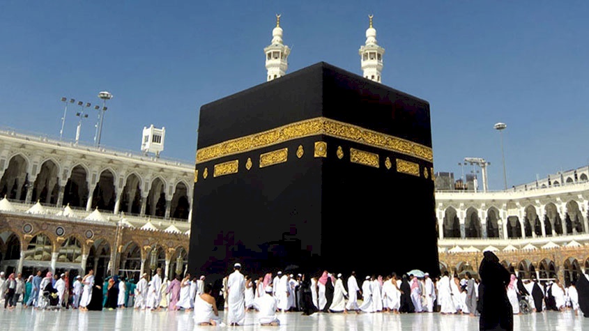 الكعبة بلا حواجز "وقائية" لأول مرة منذ كورونا