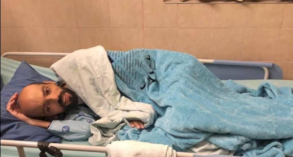 بالصور| الأسير خليل عواودة بعد 170 يوماً من اضرابه عن الطعام وتجميد اعتقاله