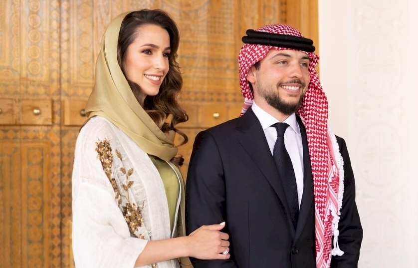 الكشف عن بطاقة دعوة زفاف ولي عهد الأردن الأمير الحسين