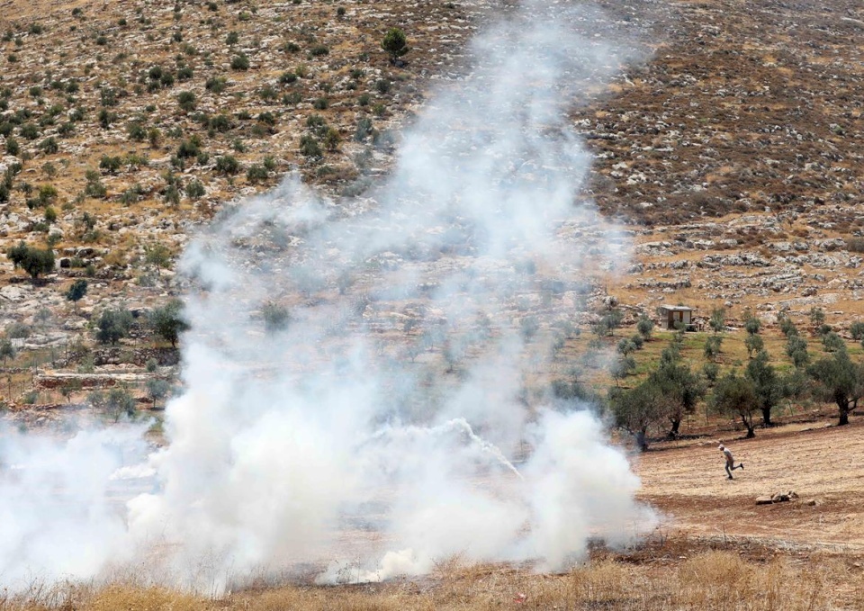 إصابة عشرات المواطنين بجروح وبحالات اختناق برصاص قوات الاحتلال في قرى بالضفة الغربية