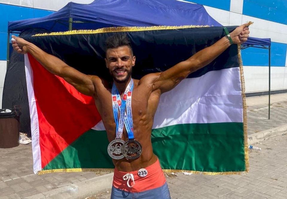 سيف أبو سالم يحصد فضيتيّن في بطولة آسيا لكمال الأجسام بفئة "الفيزيك"