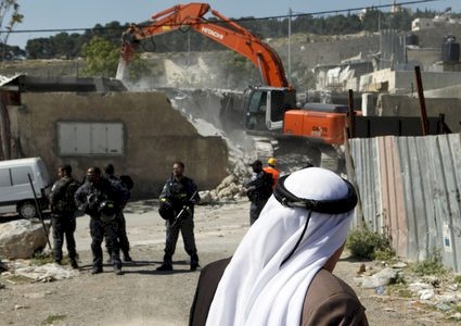 الاحتلال يجبر عائلة على هدم بركس في القدس