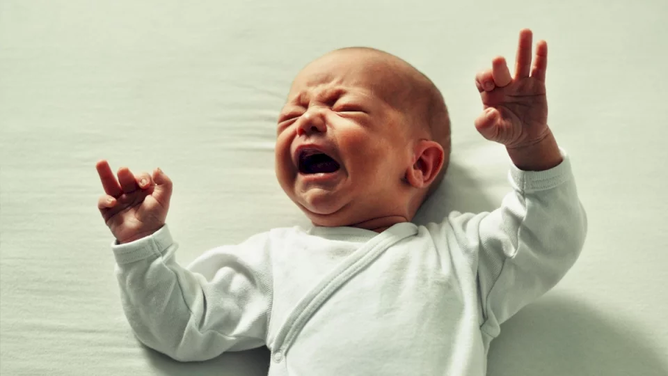للأمهات الجدد:  "وصفة 3 خطوات" لوقف بكاء الرضيع!