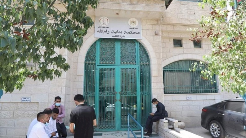 نقابة المحامين تعلق العمل أمام مجمع المحاكم في رام الله 