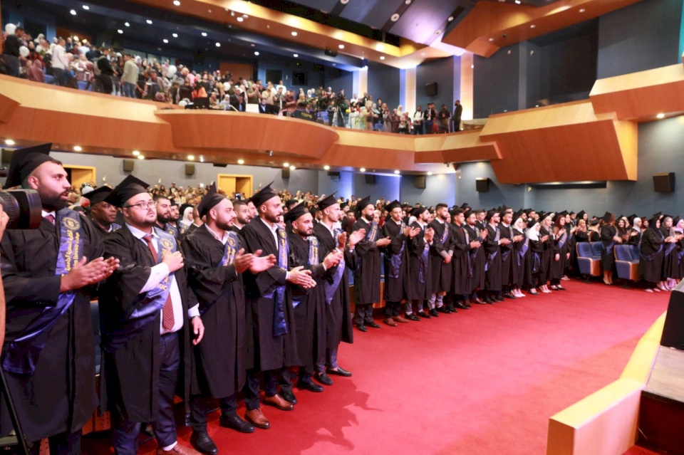 بالصور| تحت رعاية وزير التعليم العالي...الكلية العصرية الجامعية في رام الله تخرَّج فوجاً من طلبتها