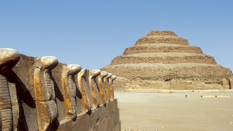 مصر: اكتشاف مقابر أثرية تحتوي على جثث في أفواهها معادن ثمينة!