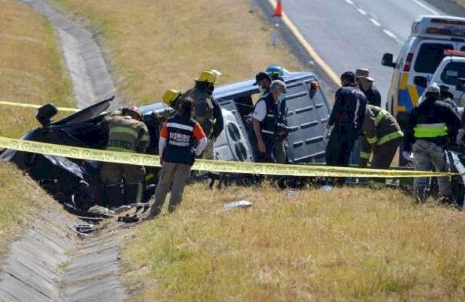 مصرع 15 شخصاً بانقلاب حافلة في المكسيك