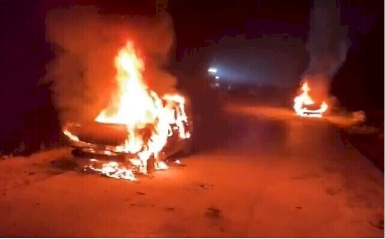 فيديو: مستوطنون يحرقون مركبات المواطنين جنوب نابلس