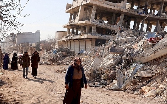 مدير منظمة الصحة العالمية يصل مطار حلب برفقة أطنان من الإمدادت الطبية