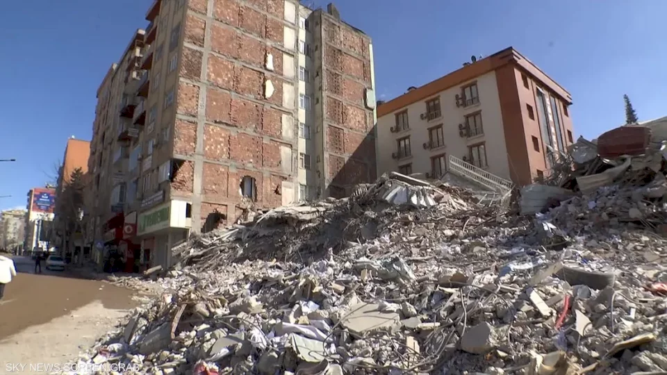 زلزال تركيا وسوريا: حصيلة الضحايا تقترب من 44 الفاً.. وعمليات الإنقاذ تتراجع