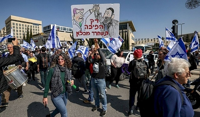 عشرات آلاف يتظاهرون ضد خطة نتنياهو