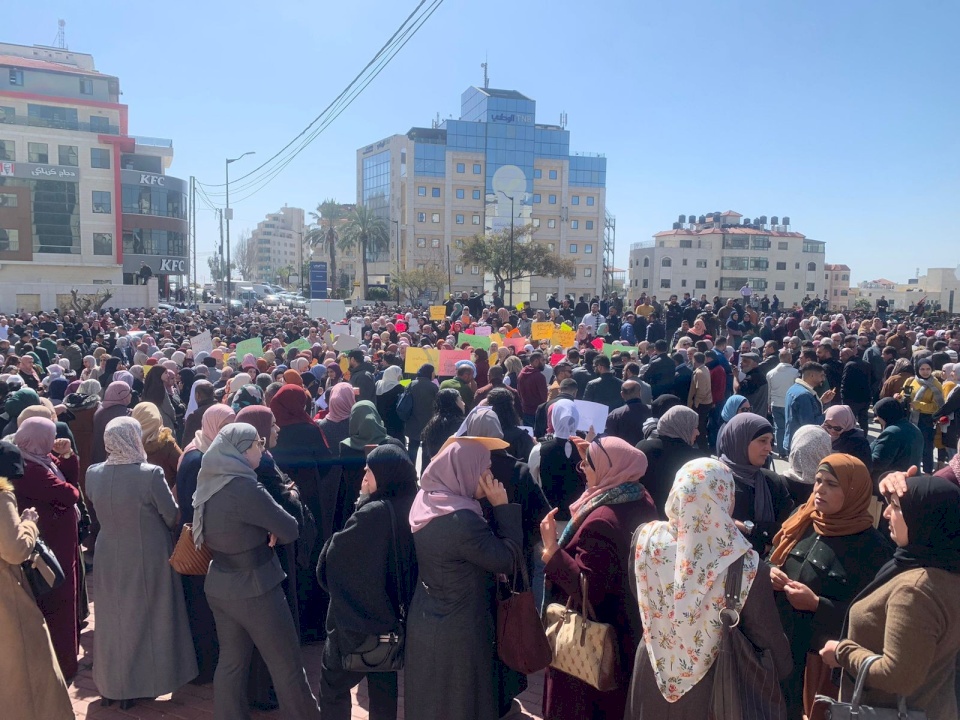 حراك المعلمين يرفض الاتفاقية مع الحكومة ويعلن استمرار الإضراب