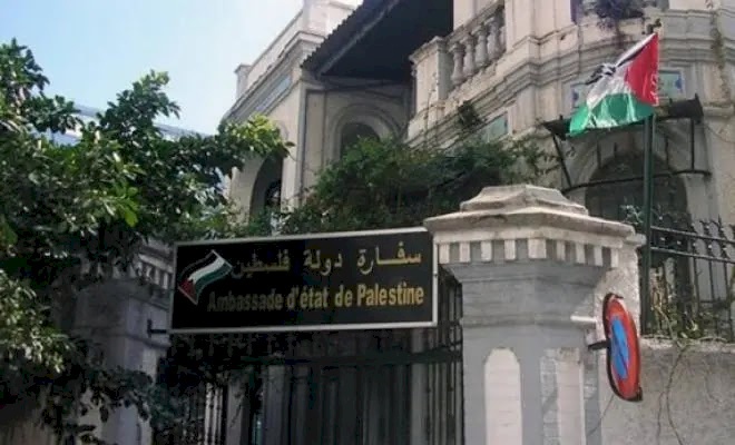 سفارة فلسطين لدى مصر توزع سلالا غذائية للأسر بمناسبة رمضان