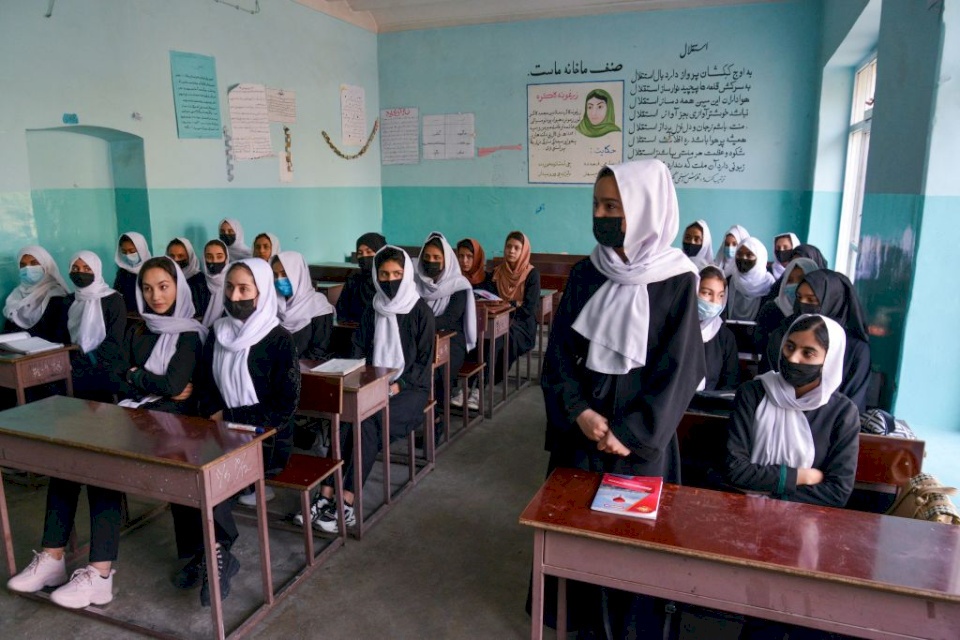 مدارس أفغانستان تفتح أبوابها والتلاميذ غائبون بسبب عدم تبلغهم باستئناف الدراسة
