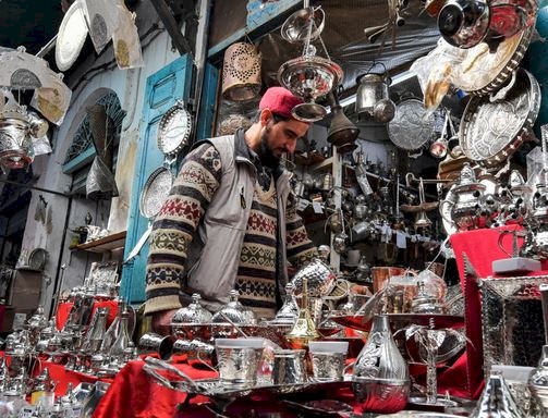 أواني الطعام النحاسية تسترجع بريقها في تونس خلال رمضان