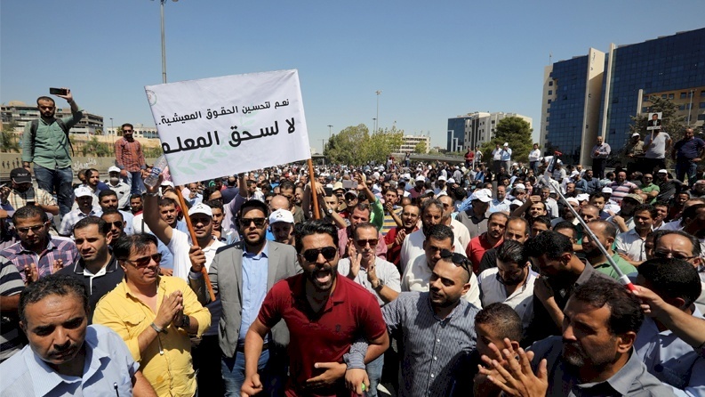 حراك المعلمين يرفض مبادرة الحكومة: مستمرون حتى تحقيق المطالب