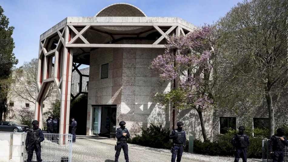 الشرطة: الهجوم بسكين على المركز الاسماعيلي في لشبونة ليس عملا إرهابيا