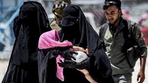 4 نساء و10 أطفال يصلون كندا من مخيمات يحتجز فيها جهاديون في سوريا