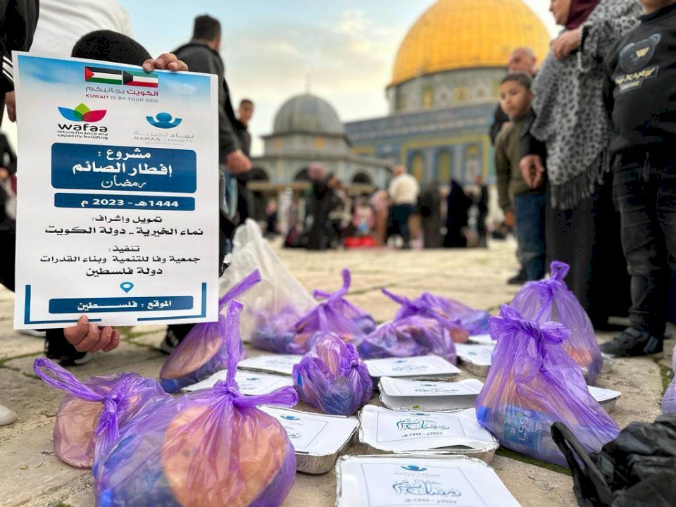 صور: جمعيات خيرية كويتية تقدم مساعدات إنسانية للفلسطينيين