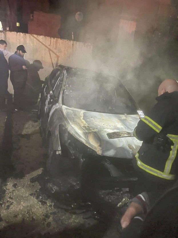 فيديو| مجهولون يحرقون مركبة لعضو مجلس بلدية نابلس بعد إطلاق النار عليها